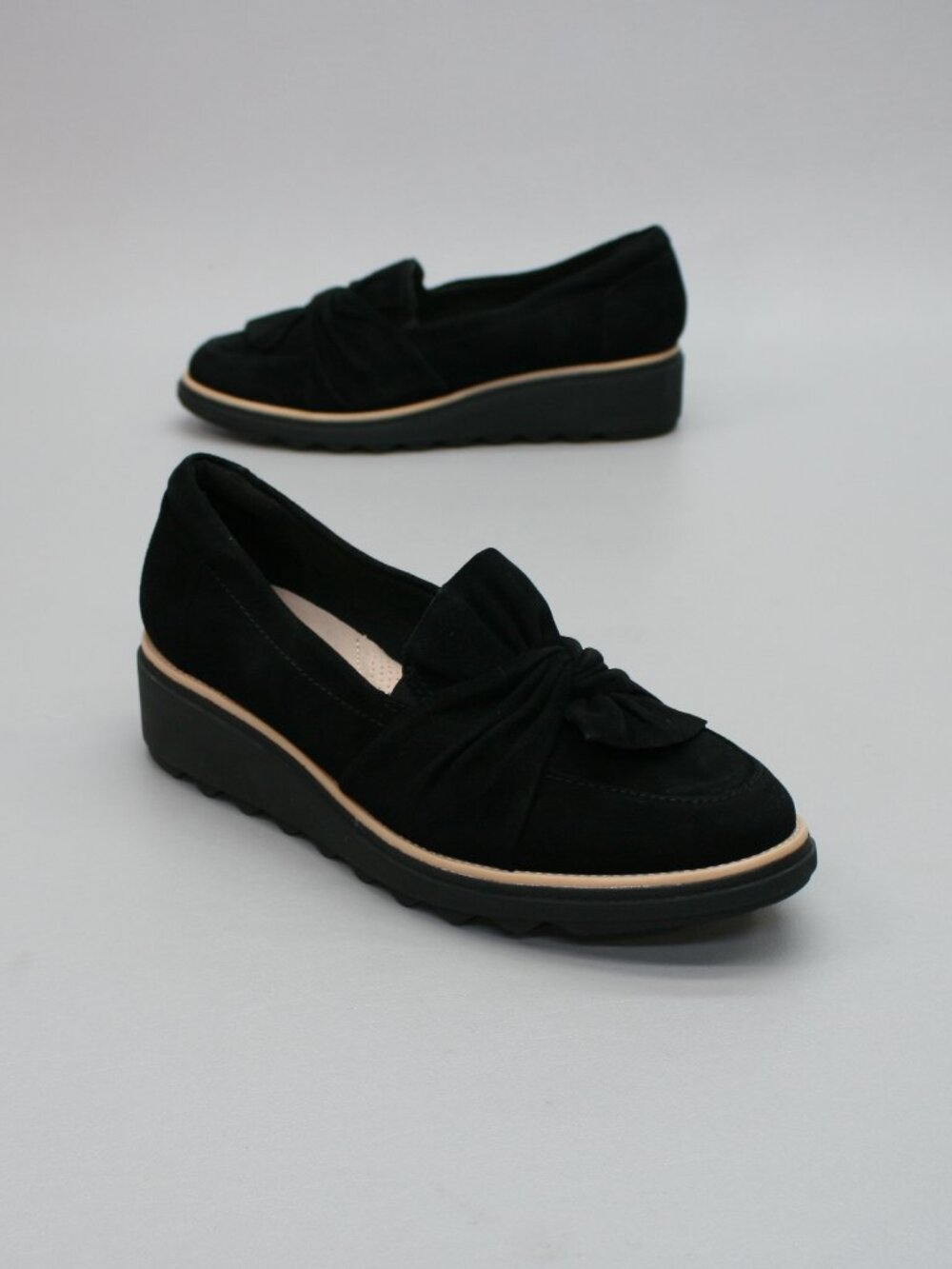 Clarks Ladies 8 M Sharon Dasher Collection Loafers Black Suede Bow Wedge Shoes